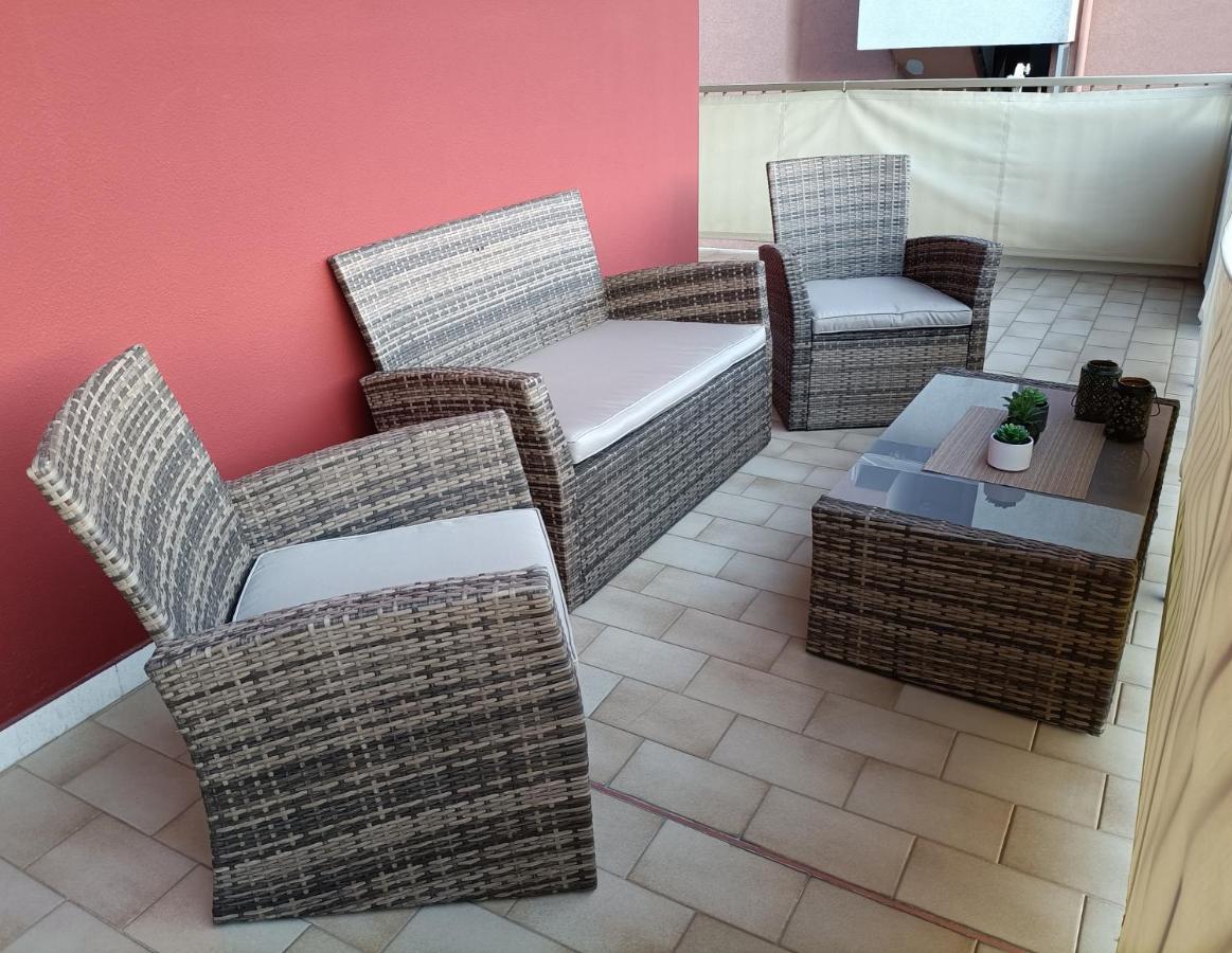Апартаменты Casa A Un Passo Dal Mare Вентимилья Экстерьер фото